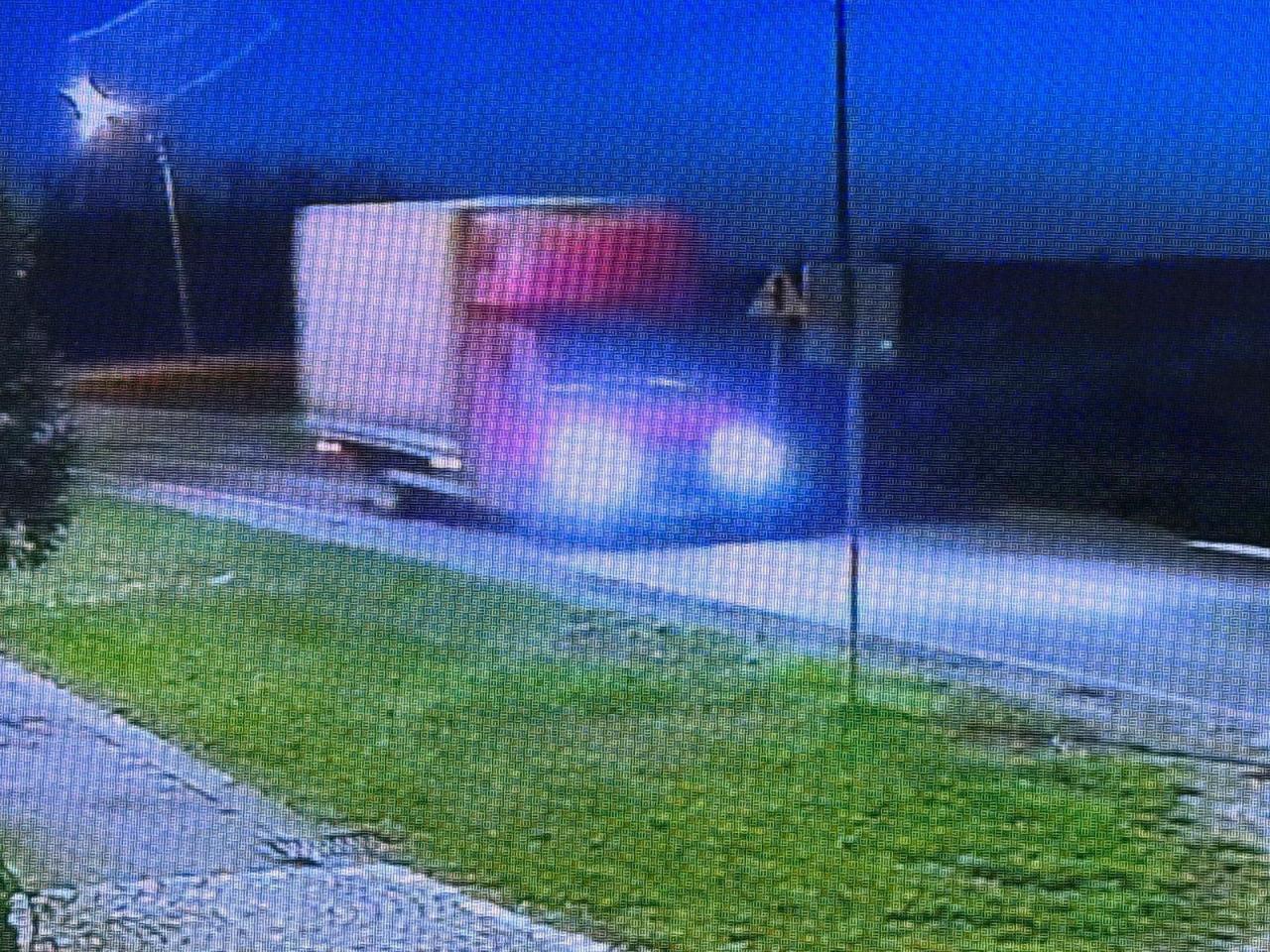 Poważny wypadek z udziałem rowerzysty w regionie. Policjanci znaleźli samochód, który mógł brać udział w zdarzeniu