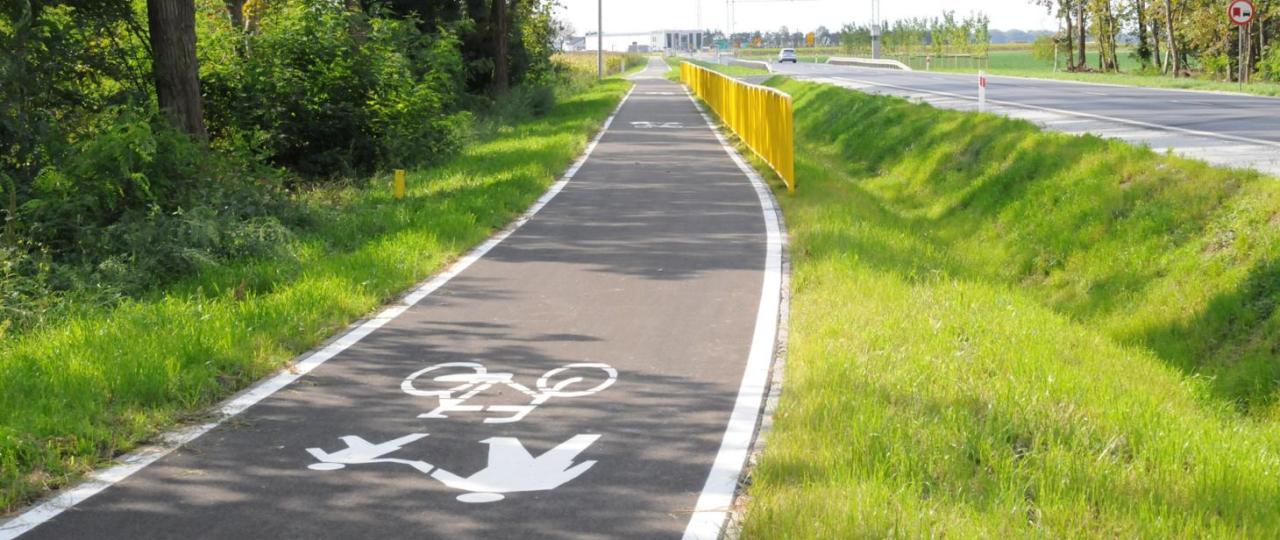 Nowa droga pieszo-rowerowa połączy obwodnicę z jedną z miejscowości w regionie. Sporo chętnych, by ją zbudować
