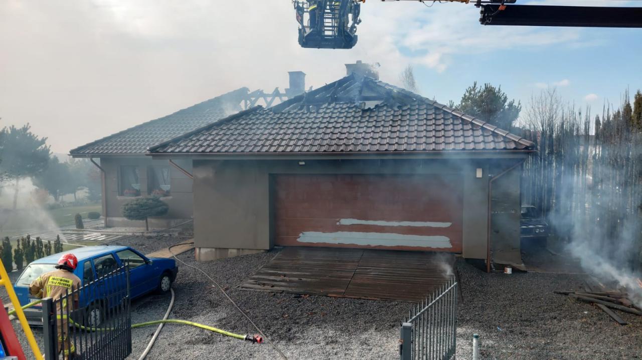 Pożar domu w regionie. Poddasze w ogniu