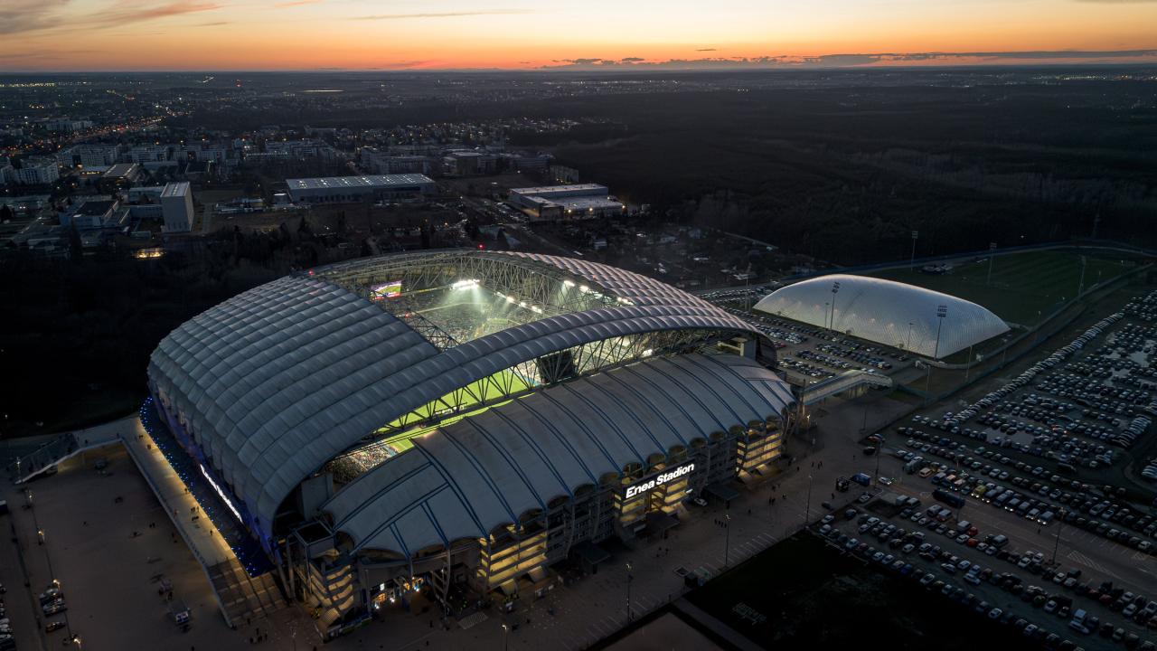 Minuta ciszy przed meczem w Poznaniu