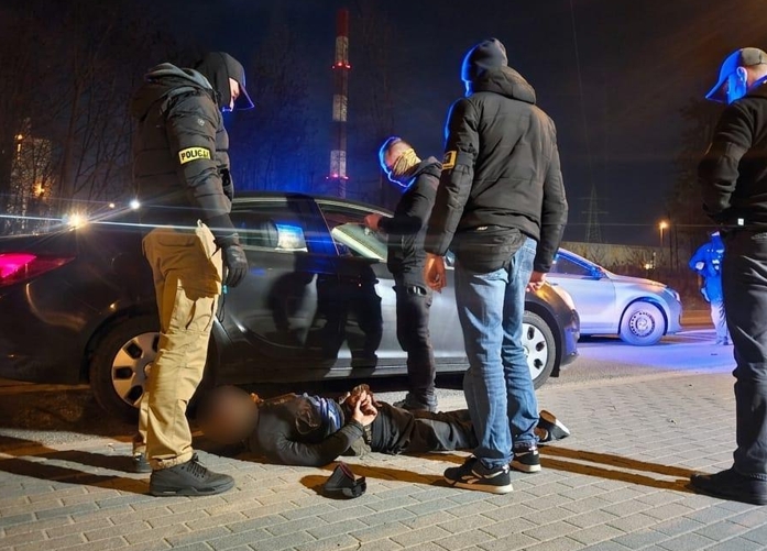 Pościg pod Poznaniem zakończony zatrzymaniem włamywaczy. Spowodowali straty na pół miliona złotych