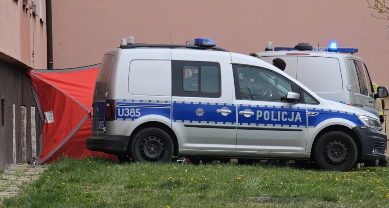 Ciało mężczyzny znalezione przy bloku w Gnieźnie