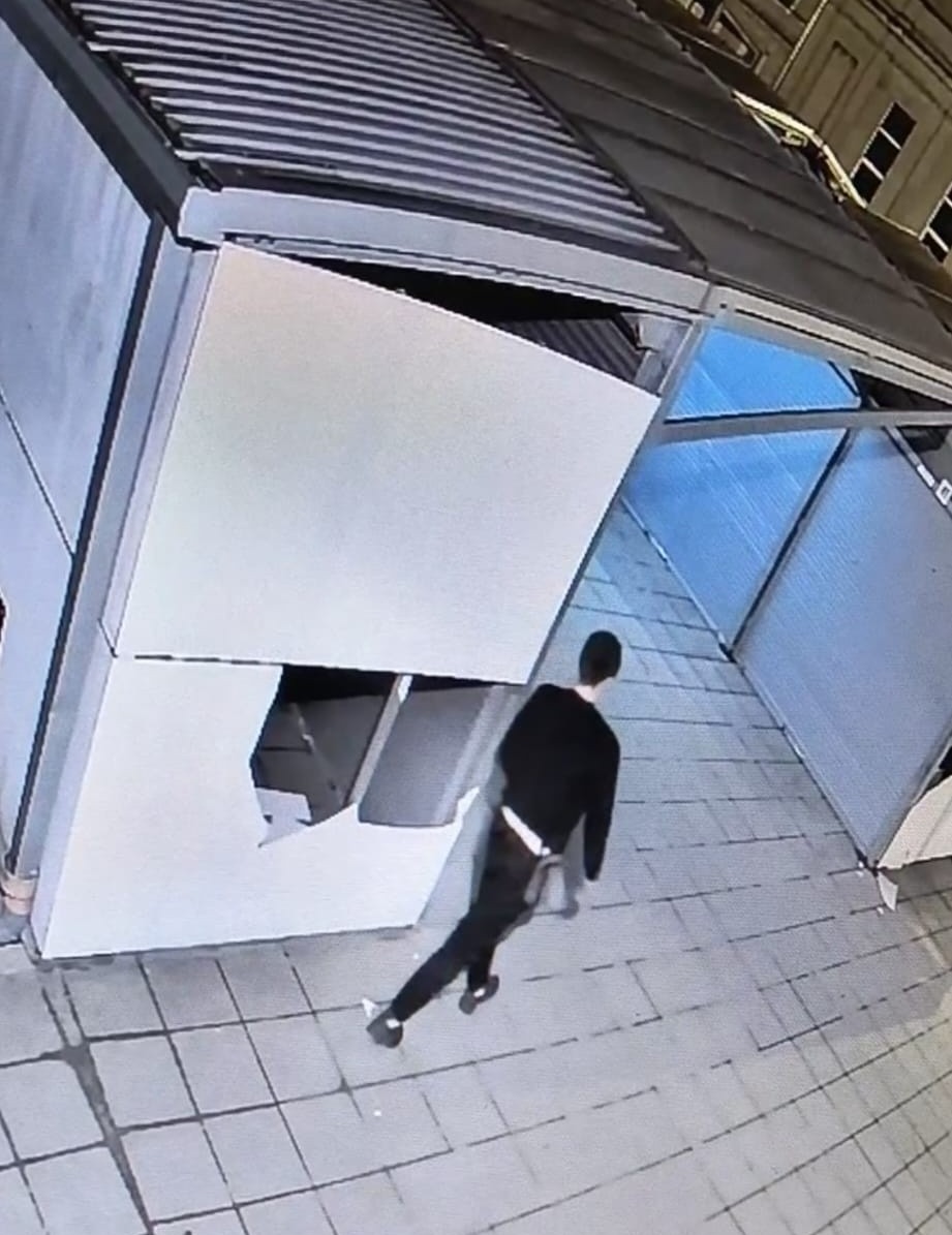 Uszkodził kilka boksów handlowych na targowisku miejskim