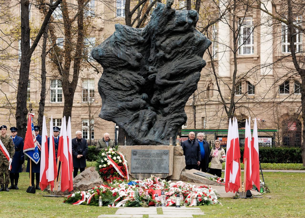 Uczcili 86. rocznicę Zbrodni Katyńskiej. "Uczymy się, jak unikać błędów."