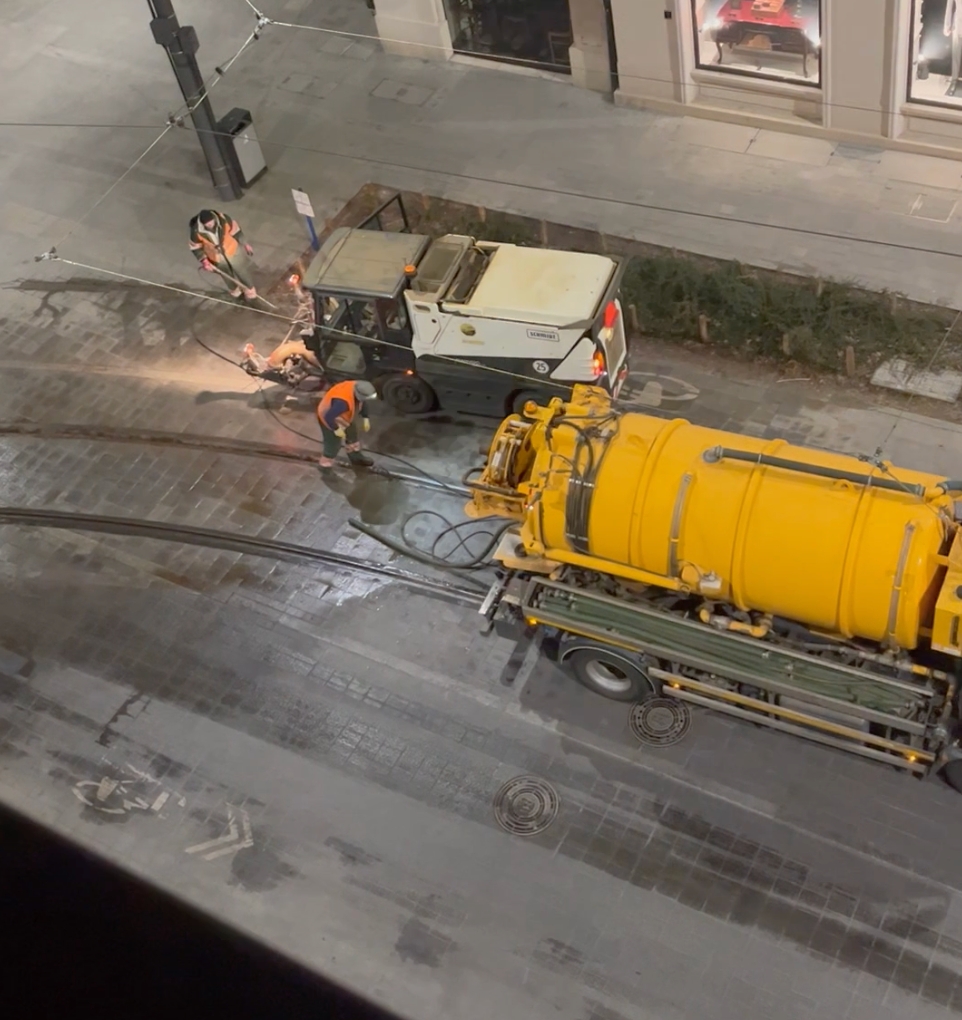 Nocne hałasy w centrum. "Mieszkańcy nie mogli spać, bo ktoś sobie wymyślił czyszczenie"