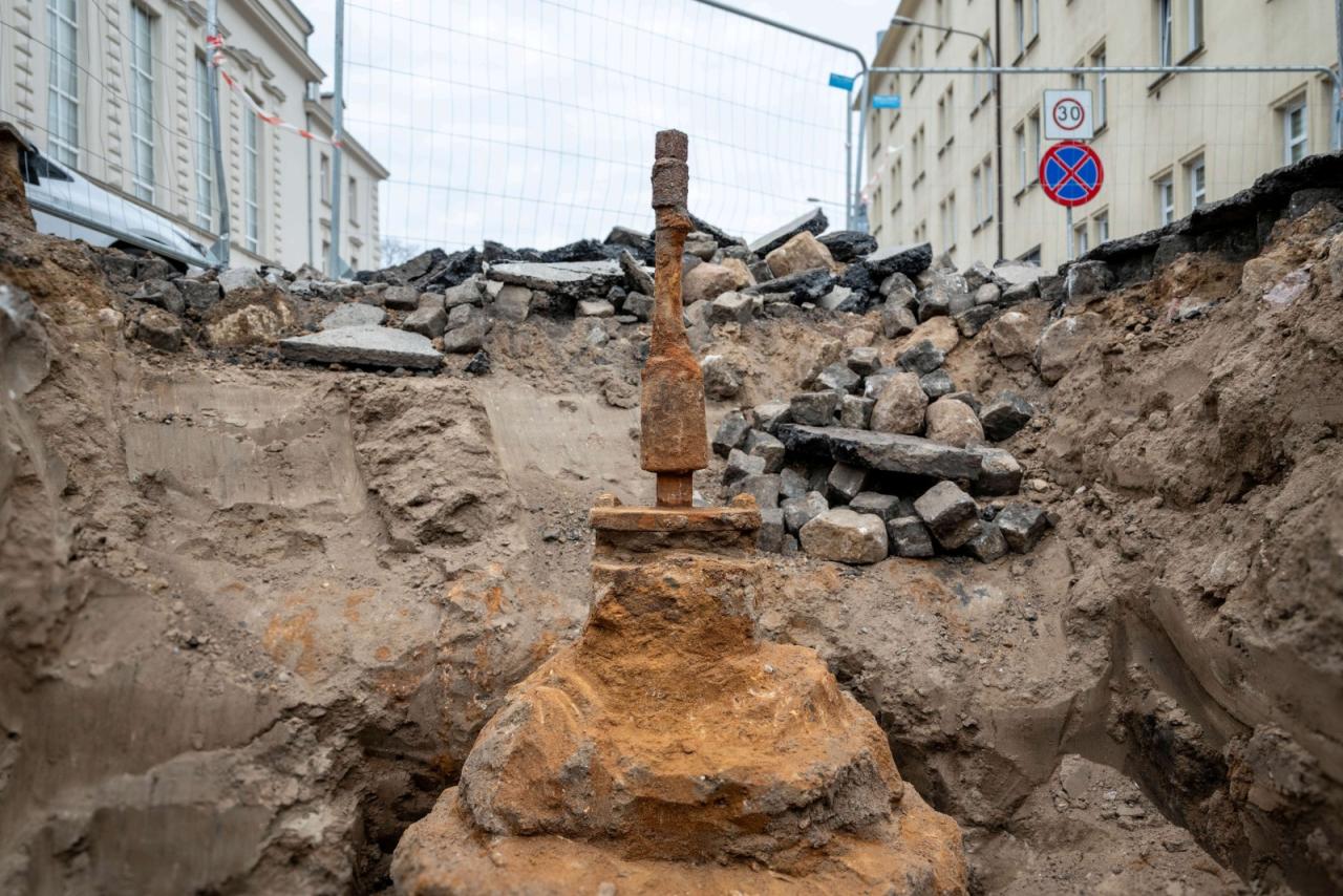 Ten odsłonięty wodociąg w centrum miasta służył Poznaniakom przez ponad 100 lat. Teraz zostanie wymieniony