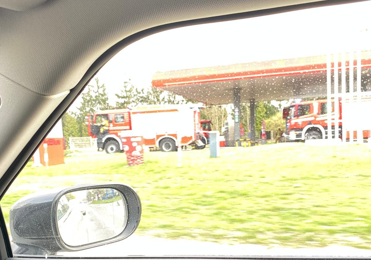 Akcja strażaków przy stacji benzynowej pod Poznaniem