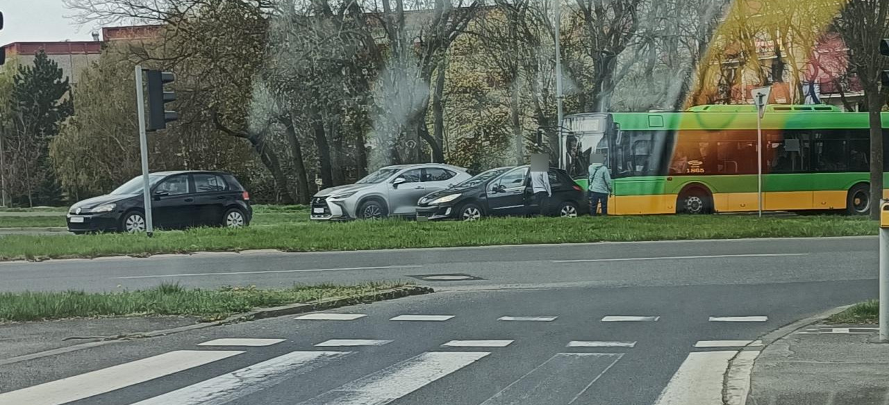Kolizja z udziałem autobusu w Poznaniu