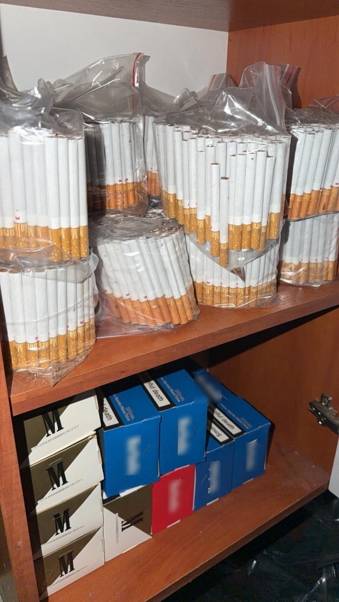 "Ruchomy schowek" zatrzymany do kontroli drogowej w regionie. W pojeździe kontrabanda warta tysiące złotych