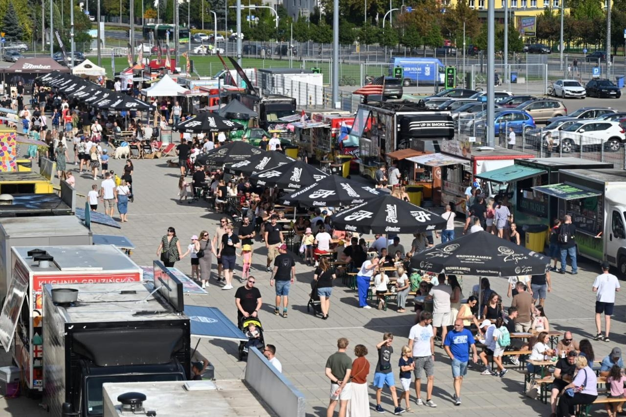 Food trucki zjechały do Poznania. "Największy zlot w Wielkopolsce"