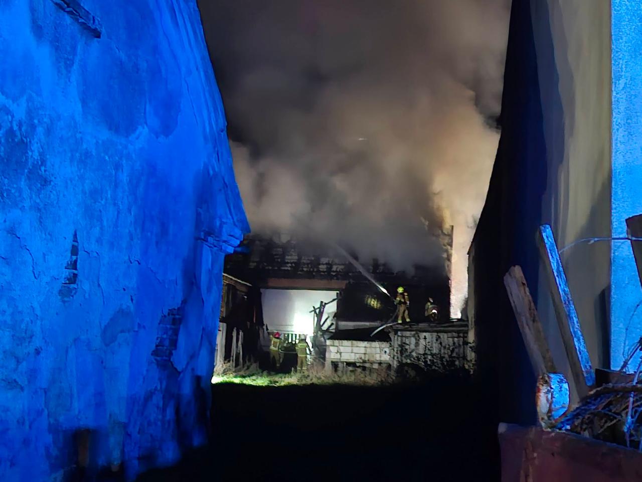 Nocny pożar w regionie. Kilkanaście zastępów w akcji