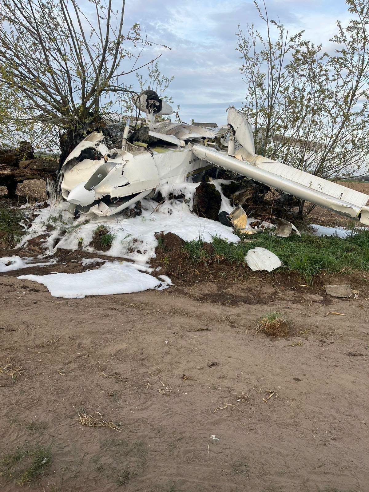 Awaryjne lądowanie samolotu pod Poznaniem. Na pokładzie znajdowały się dwie osoby