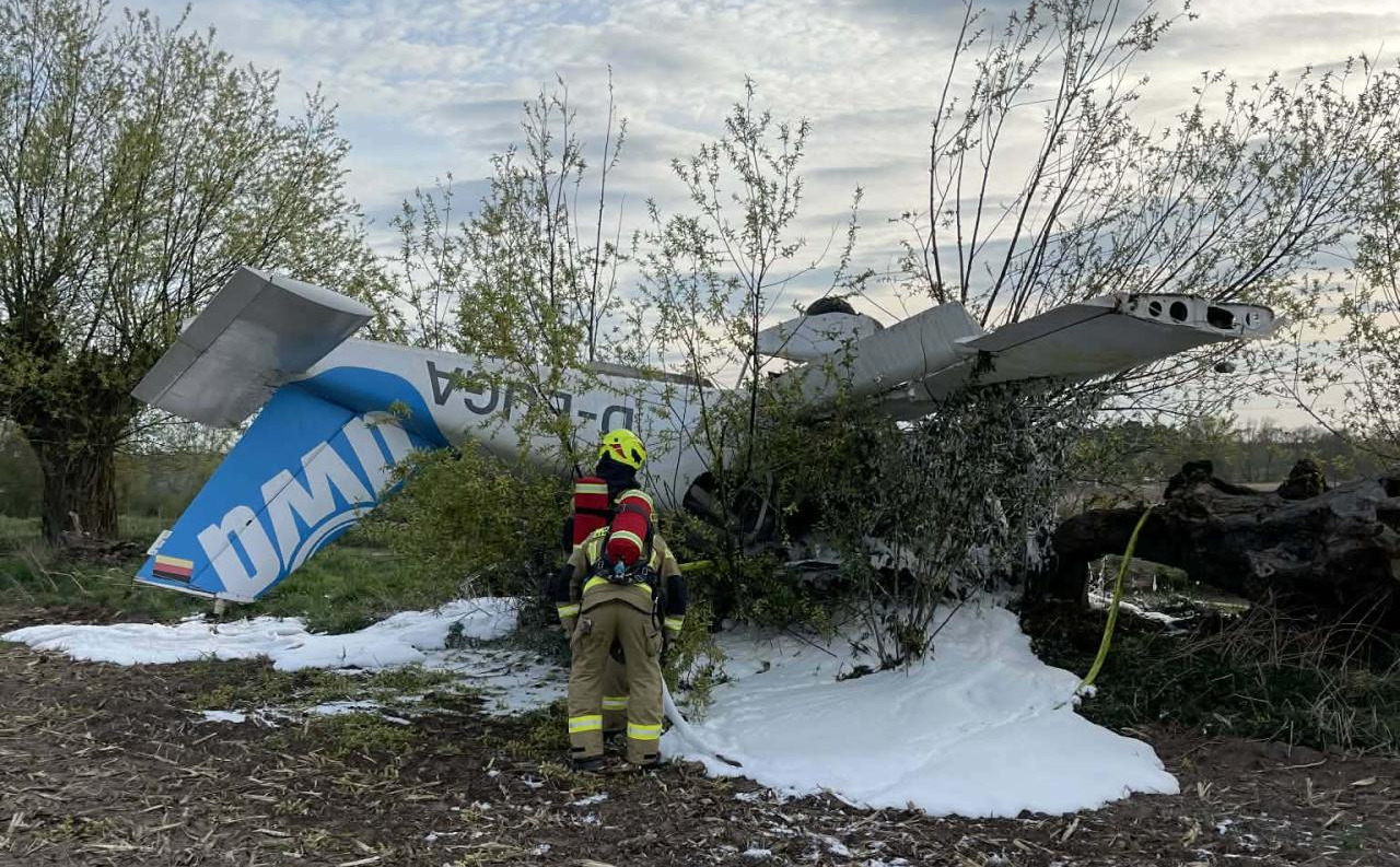 Rozbity samolot pod Poznaniem. Na pokładzie znajdowały się dwie osoby