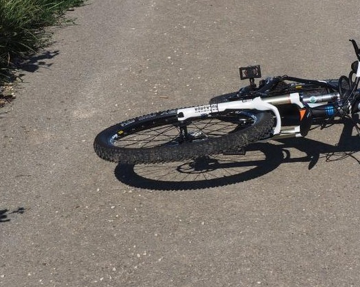 Region. Pijany mężczyzna spadł z roweru i nie mógł wstać. Okazało się, iż jest poszukiwany