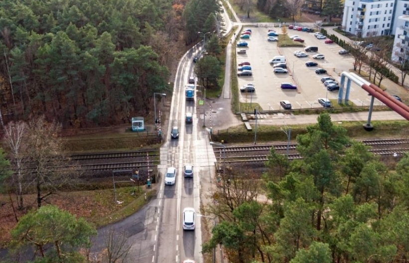 Łużycka: cała ulica stoi w korku z powodu zamkniętego przejazdu kolejowego. "Powrót do domu to koszmar."