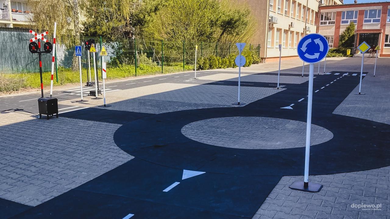 Nowy plac do nauki zasad ruchu drogowego dla uczniów. Będą tutaj przygotowywać się do egzaminu na kartę rowerową
