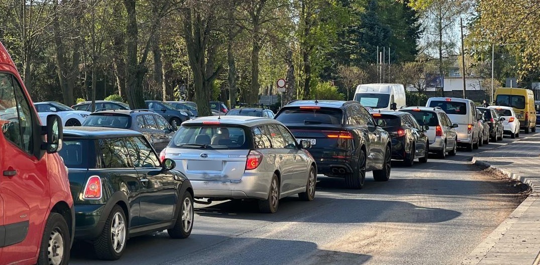 Koszmarne korki na Naramowicach w godzinach szczytu. "Tak się nie da żyć"