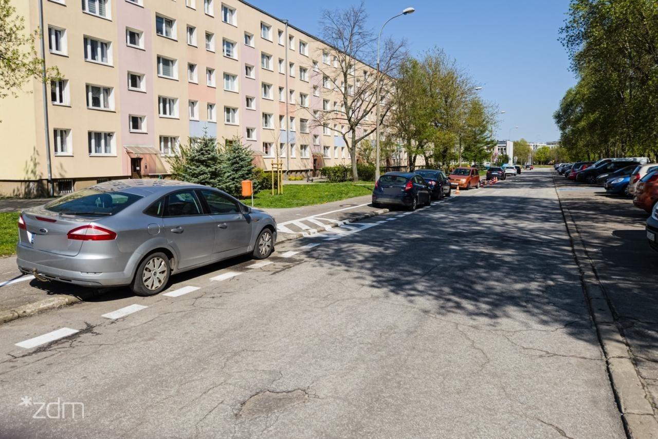 Trwa wprowadzanie nowej organizacji ruchu na ratajskiej ulicy. Mieszkańcy podzieleni, ZDM: "będzie bezpieczniej"