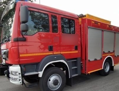 Utrudnienia na podpoznańskim odcinku A2. Samochód ciężarowy znalazł się w rowie