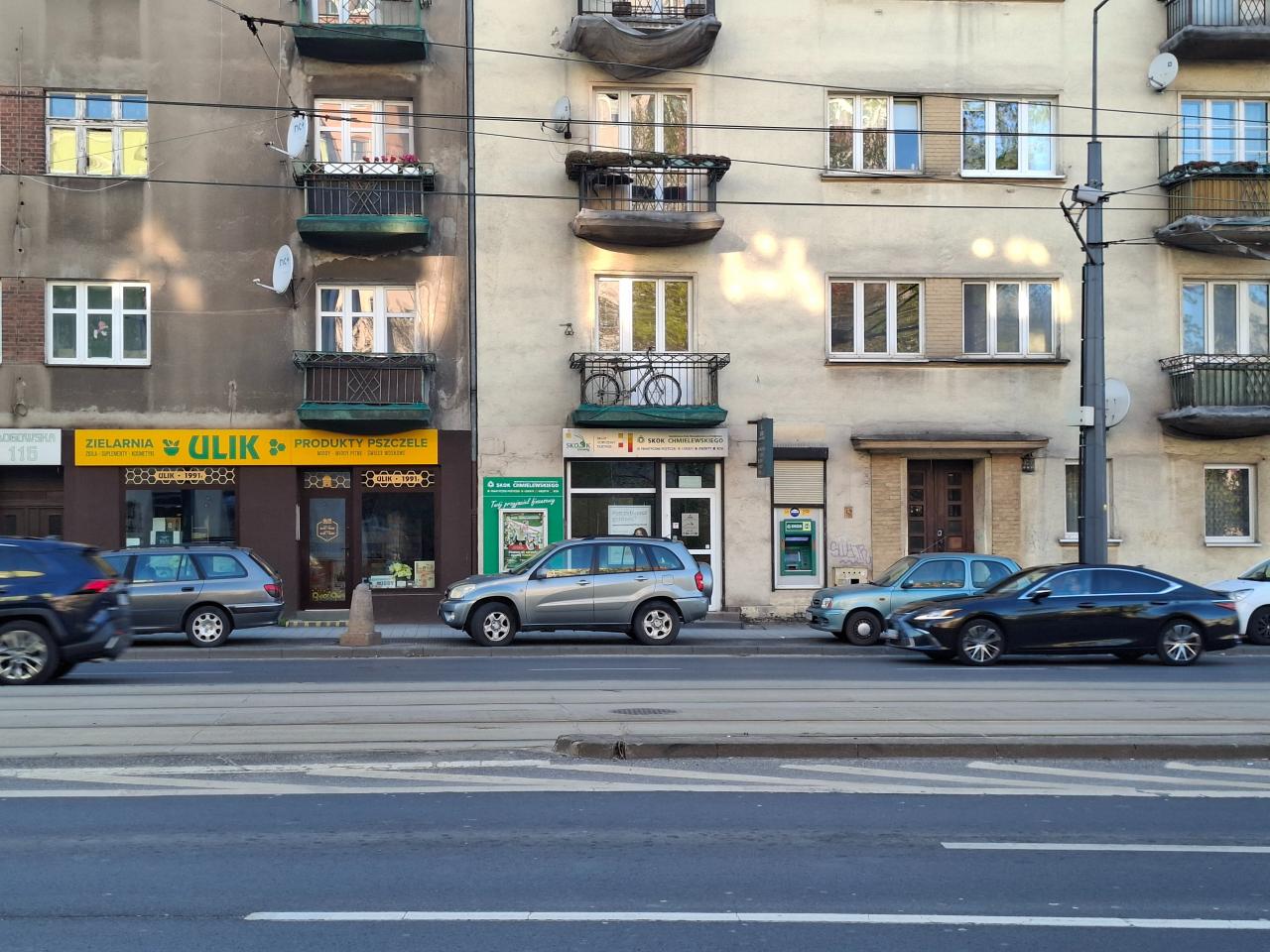 Próba rabunku w poznańskim punkcie SKOK. Pracownica spłoszyła napastnika. Policja go szuka