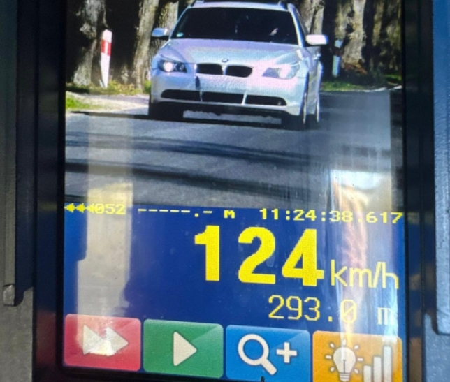Region. Kierowca BMW przekroczył prędkość o 64 km/h. To nie jedyne przewinienie. Sprawa znajdzie swój finał w sądzie