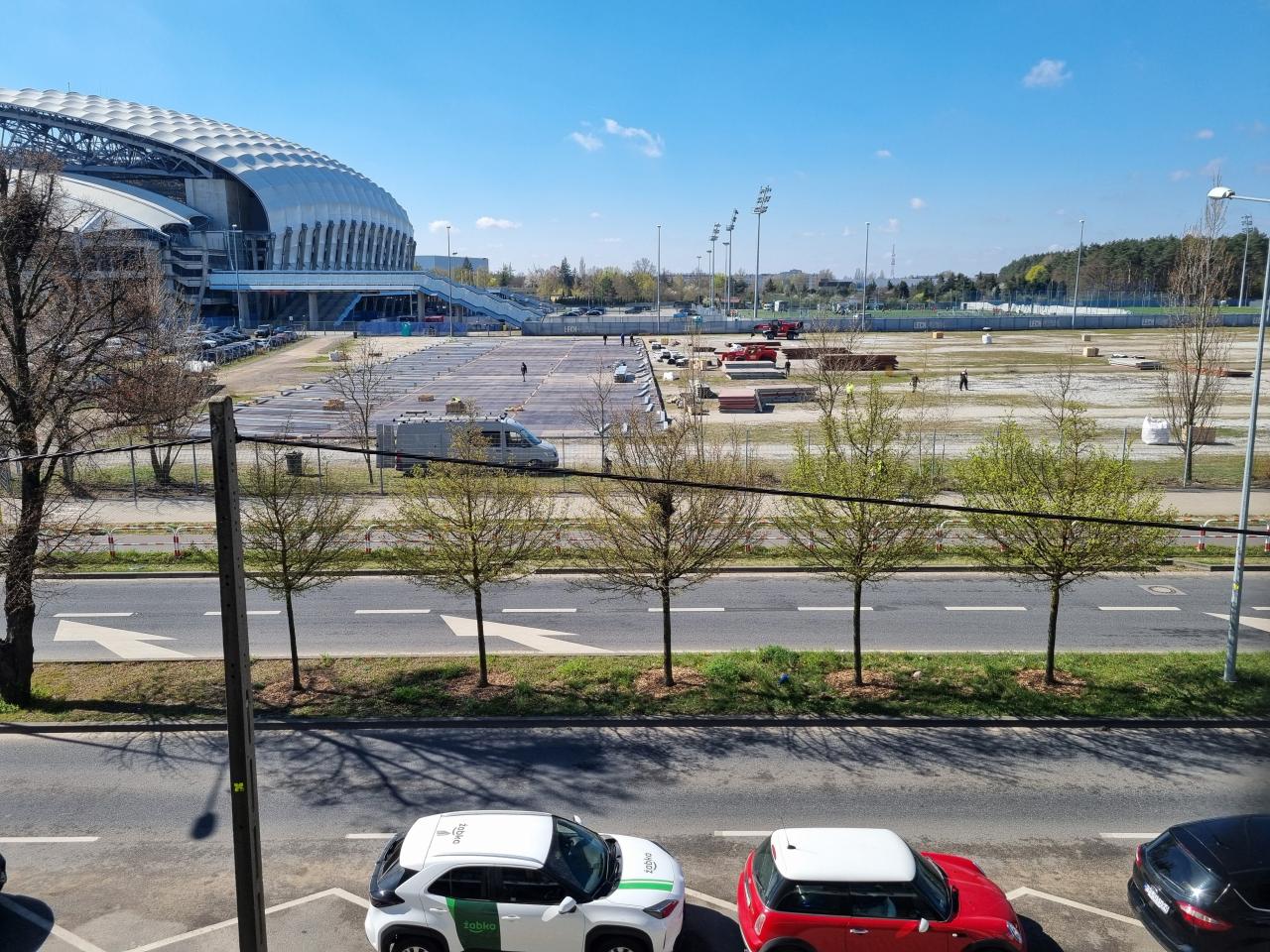 Dwie tymczasowe hale powstały przy Enea Stadionie. Powód może zaskakiwać