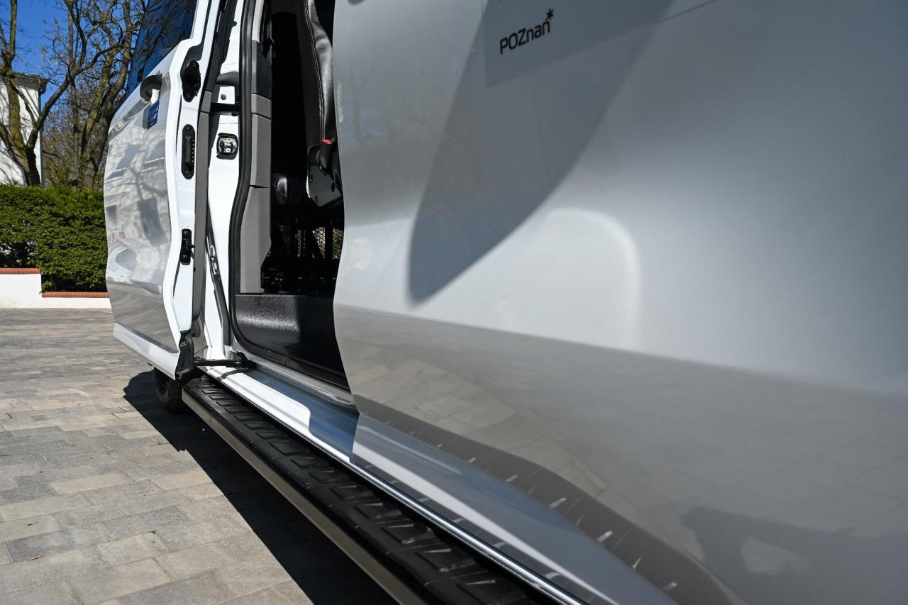 Nowe samochody trafiły do poznańskich miejskich jednostek