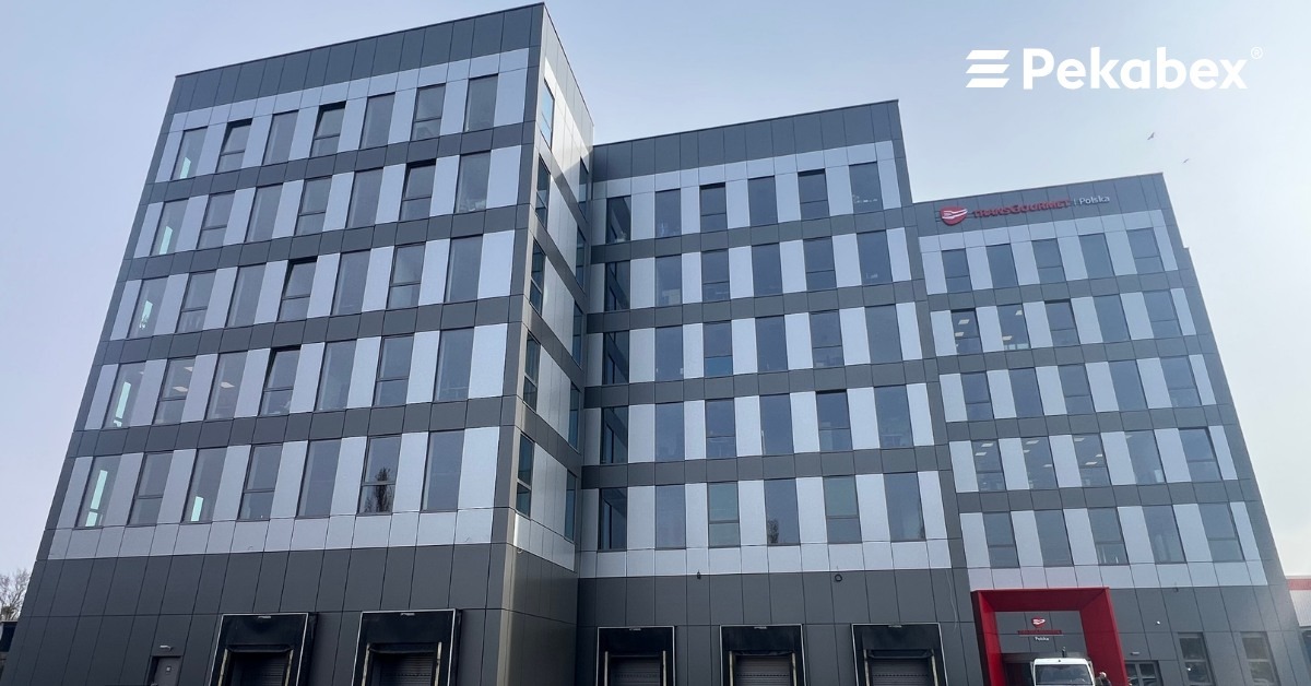 Najnowszy poznański biurowiec gotowy. Nową siedzibę poświęcił arcybiskup