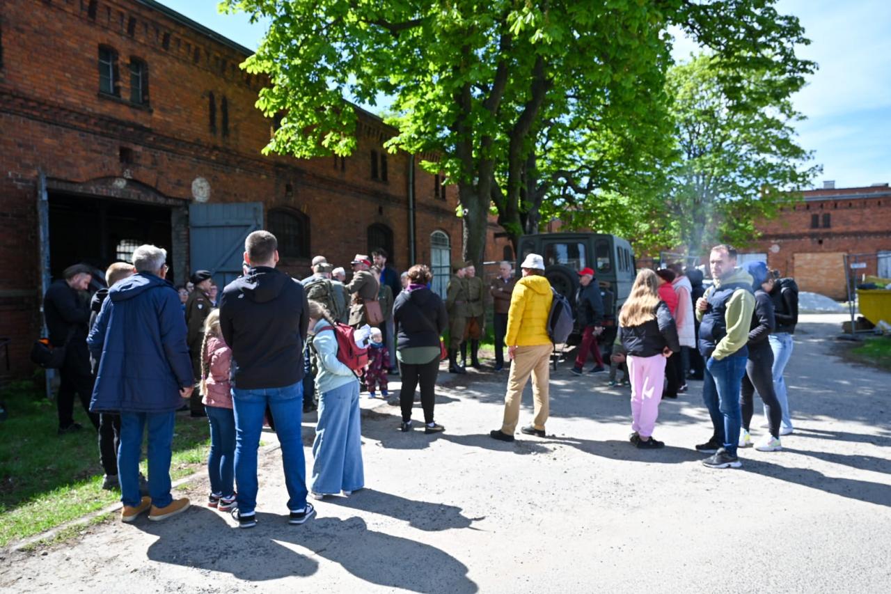 Można dziś wejść na teren zabytkowych stajni i koszar w Poznaniu