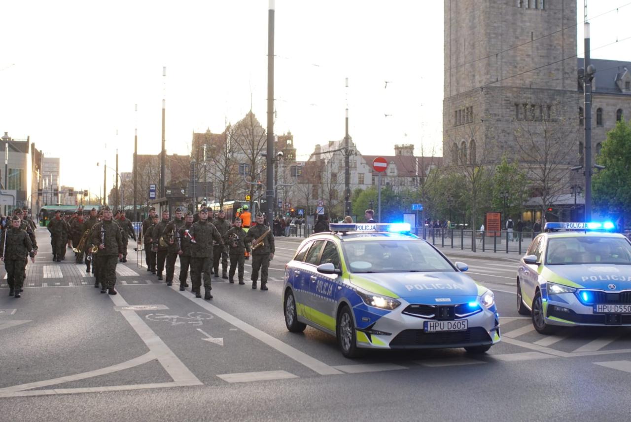 Uroczysty przemarsz ulicami Poznania (zdjęcia)