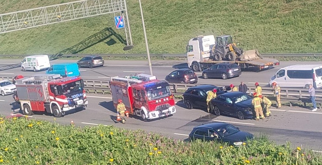 Wypadek na autostradowej obwodnicy Poznania. Utrudnienia