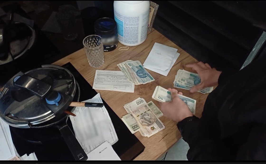 Gang handlujący ludźmi rozbity w Wielkopolsce. Zatrzymano 9 osób