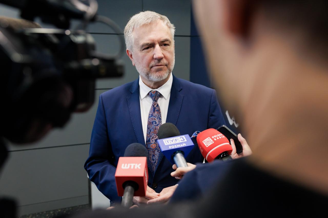 Marszałek Woźniak dostał podwyżkę. I tak zarobi mniej niż były zastępca prezydenta Poznania