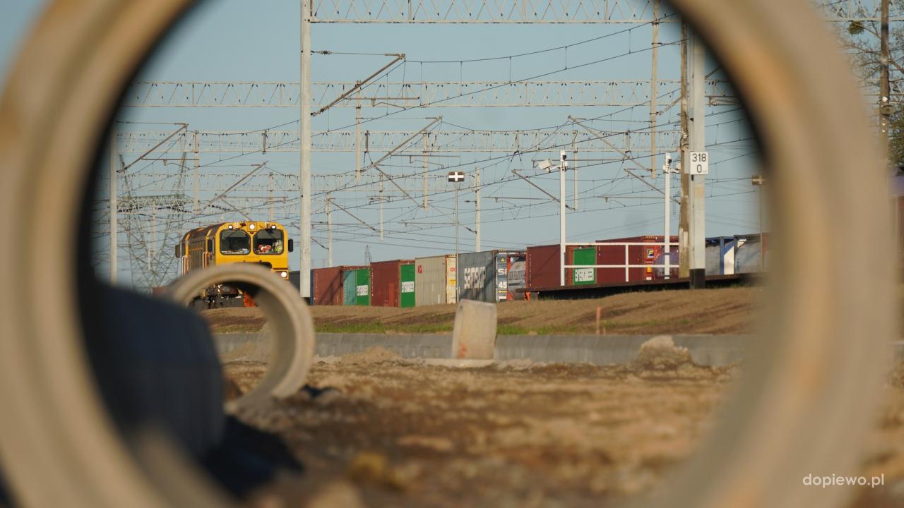 "Droga Wzdłuż Torów" powstaje pod Poznaniem. Tak dziś wygląda plac budowy