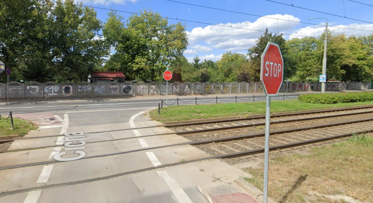 Utrudnienia po kolizji auta i tramwaju
