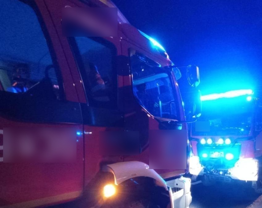 Nocne wypadnięcie samochodu z drogi. Akcja służb trwała około 4 godziny