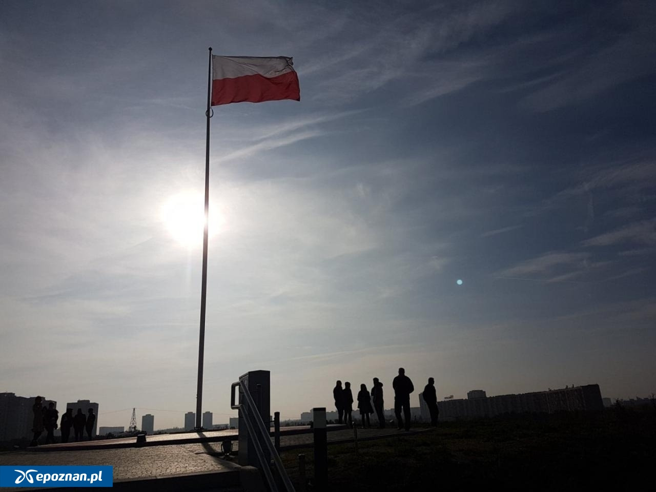 Dziś można spojrzeć na Poznań z takiej perspektywy. Często w takie dni ustawia się tutaj długa kolejka chętnych