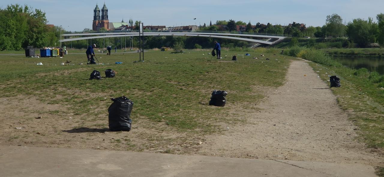 Góry śmieci nad Wartą w majówkę. "Odpoczywający musieli doznać udaru słonecznego"