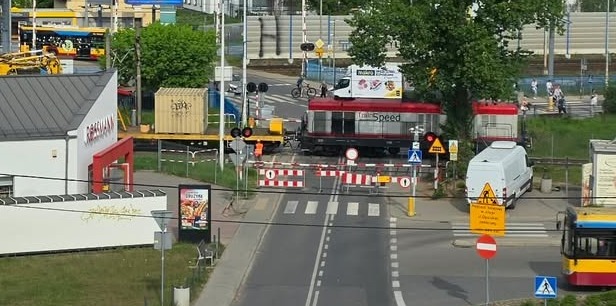 Zamknięto przejazd kolejowy na Dębcu. Duże utrudnienia!