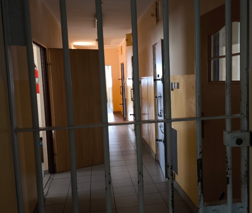 39-latek terroryzował ludzi w pobliżu dworca PKP i groził scyzorykiem, bo... "chciał napić się piwa"