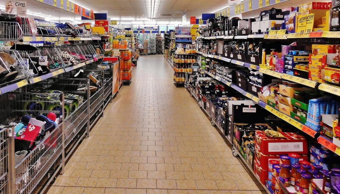 Podwójna kradzież w dyskoncie. Jeden złodziej wpadł przez drugiego. Kradli w tym samym czasie