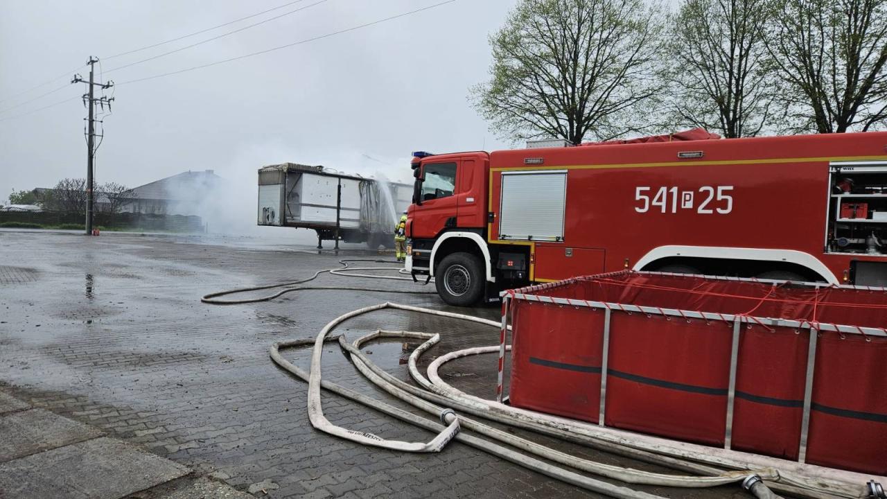 Groźny pożar w regionie, 24 zastępy strażaków na miejscu. Płonie magazyn energii, ewakuacja okolicy!