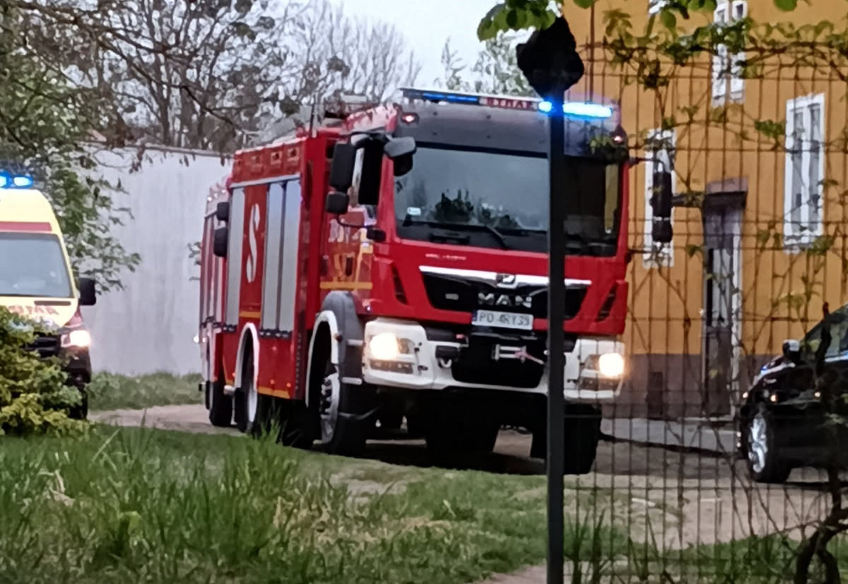 Akcja służb w podpoznańskiej miejscowości. "Pojawiły się dwie straże i pogotowie na sygnale"