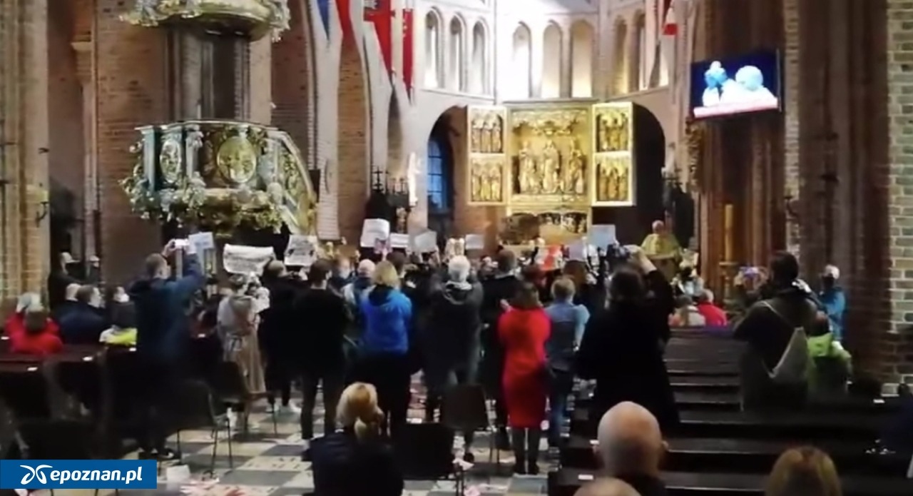 Protestowali w poznańskiej katedrze przeciwko decyzji Trybunału Konstytucyjnego w sprawie aborcji. Sąd utrzymał wyrok w mocy