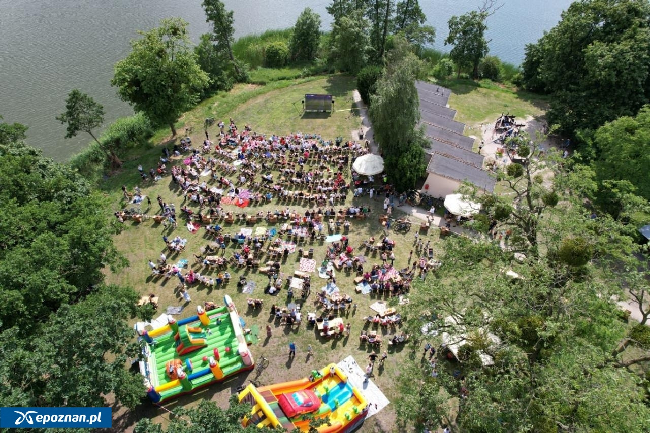 Popularna wśród poznaniaków wyspa w regionie wciąż zamknięta. "Stan 'niebieskiego' pomostu nie pozwala na jego użytkowanie"