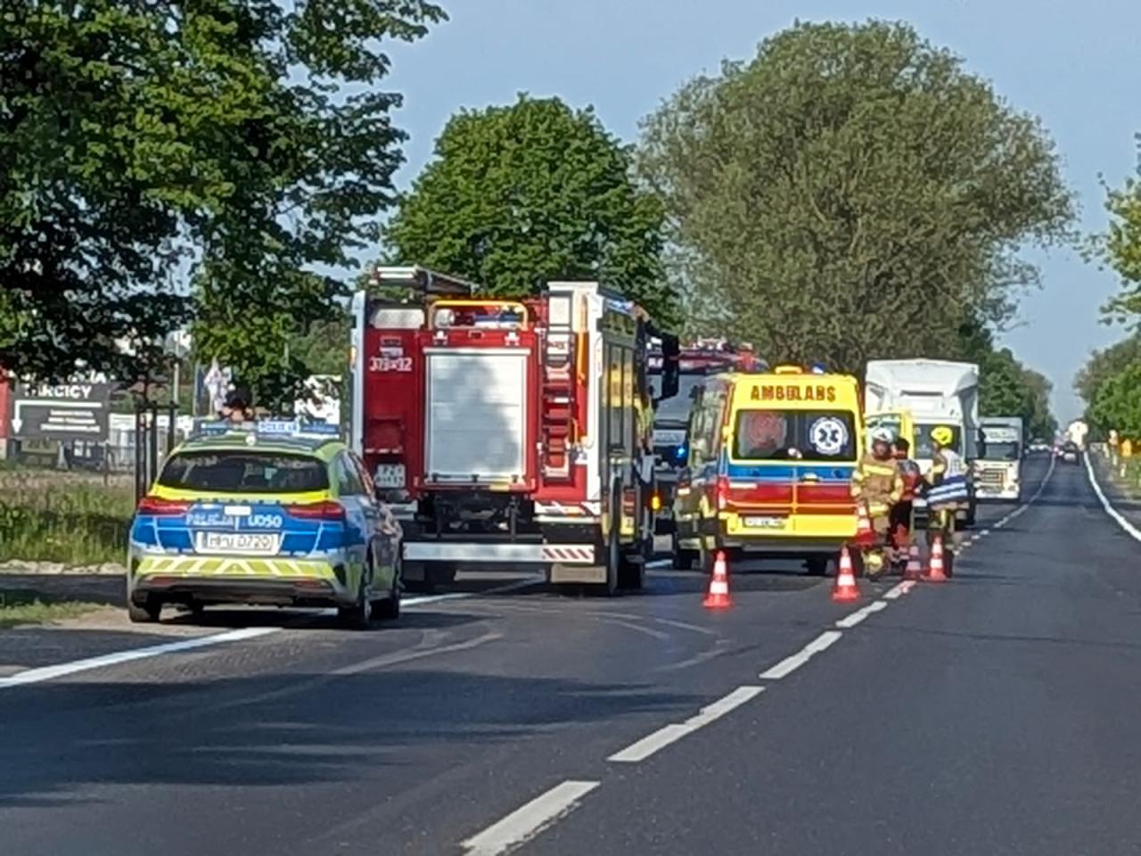 Wypadek z udziałem samochodu osobowego i ciężarówki pod Poznaniem