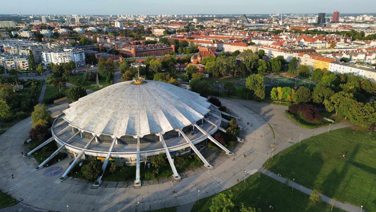 Modernistyczna ikona Poznania czeka na remont. Są nowe informacje
