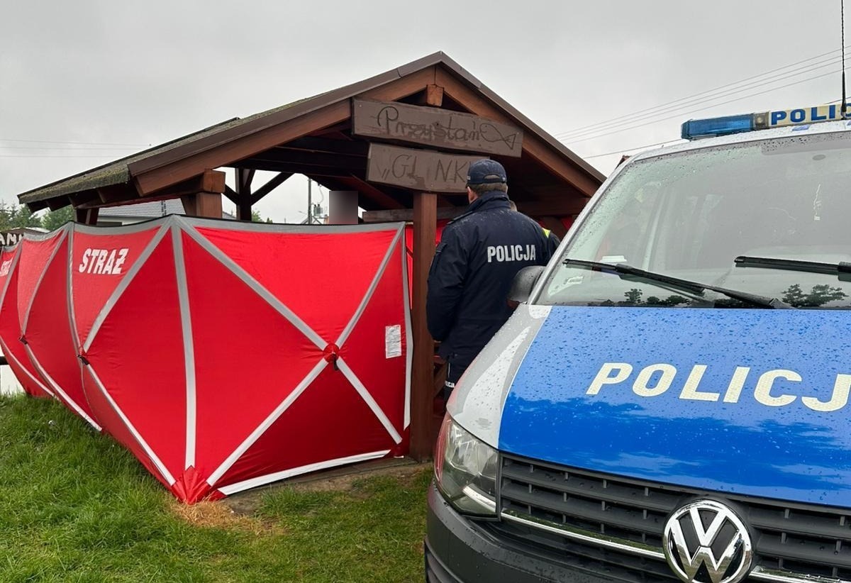 Zwłoki mężczyzny z raną postrzałową znalezione przy stawie w regionie