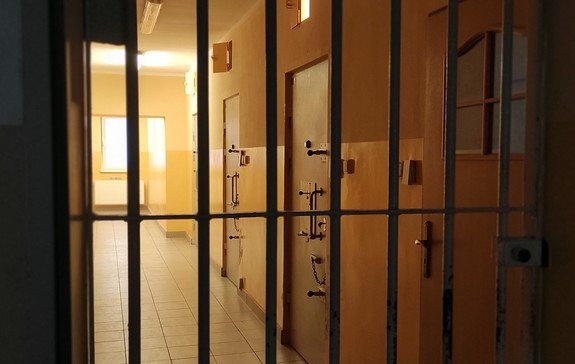 Region. Policjanci złapali na dworcu kolejowym dwóch braci, którzy ukrywali się przed więzieniem