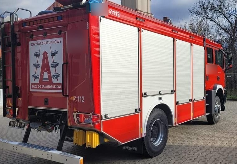 Pożar samochodu w powiecie gnieźnieńskim. Jezdnia w kierunku Poznania zablokowana